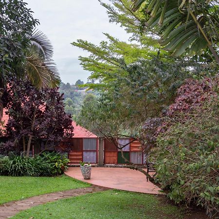 Dutchess Hotel And Restaurant Fort Portal Exterior photo