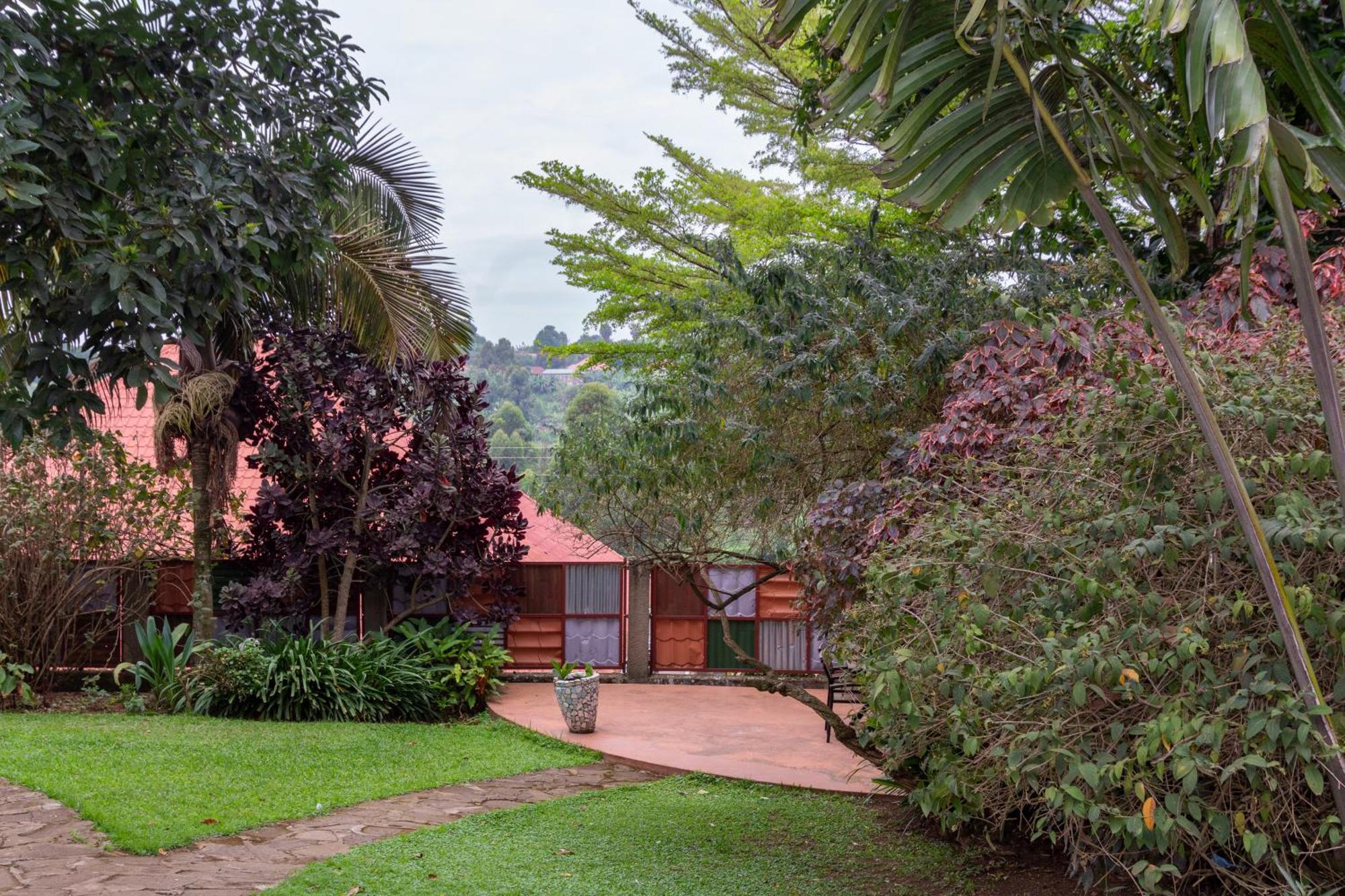 Dutchess Hotel And Restaurant Fort Portal Exterior photo