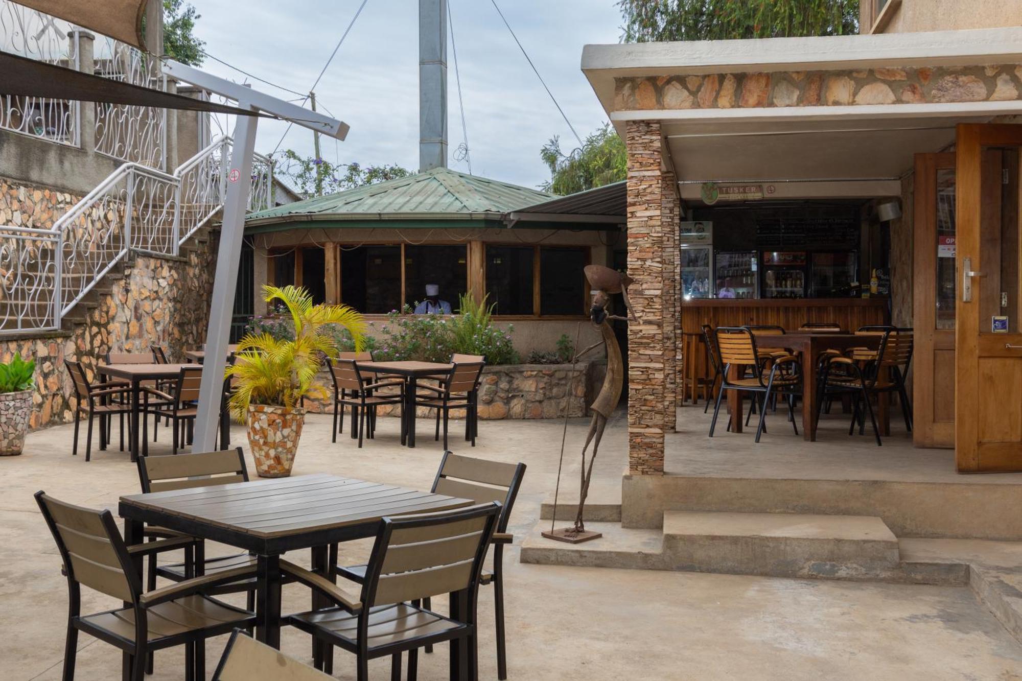 Dutchess Hotel And Restaurant Fort Portal Exterior photo