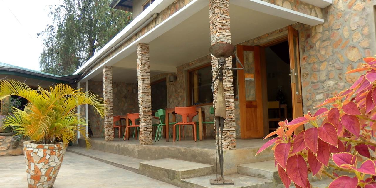 Dutchess Hotel And Restaurant Fort Portal Exterior photo